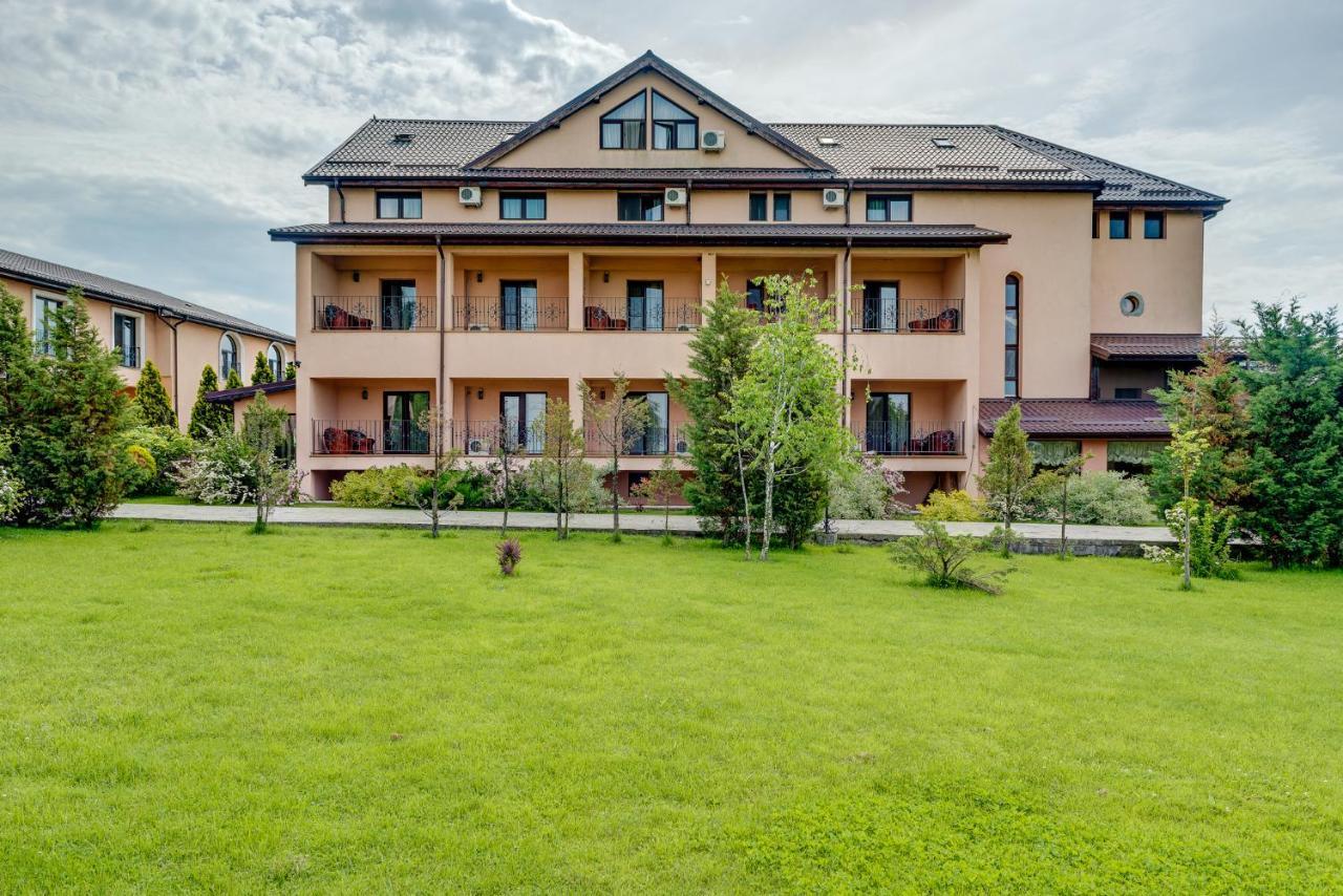 Club Insieme Grand Resort Potlogi Extérieur photo