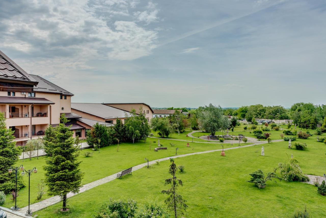 Club Insieme Grand Resort Potlogi Extérieur photo