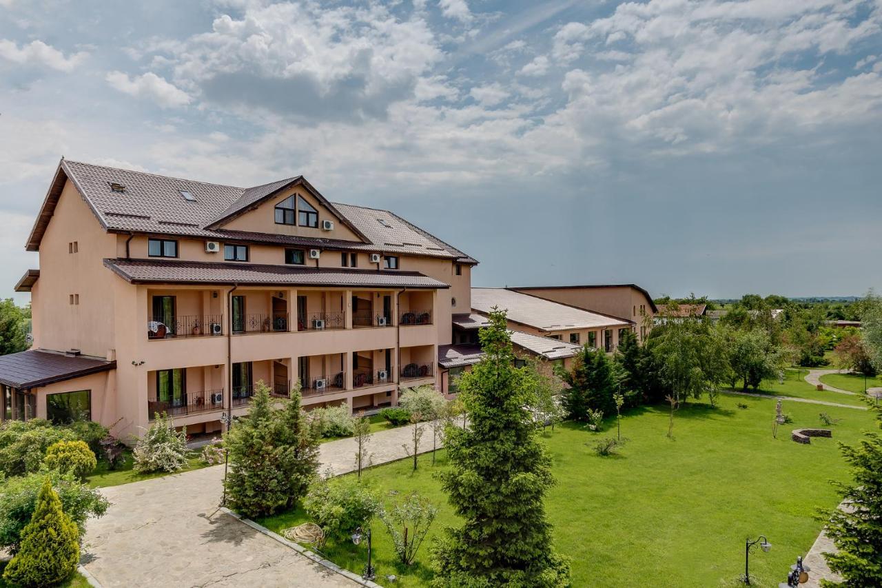 Club Insieme Grand Resort Potlogi Extérieur photo