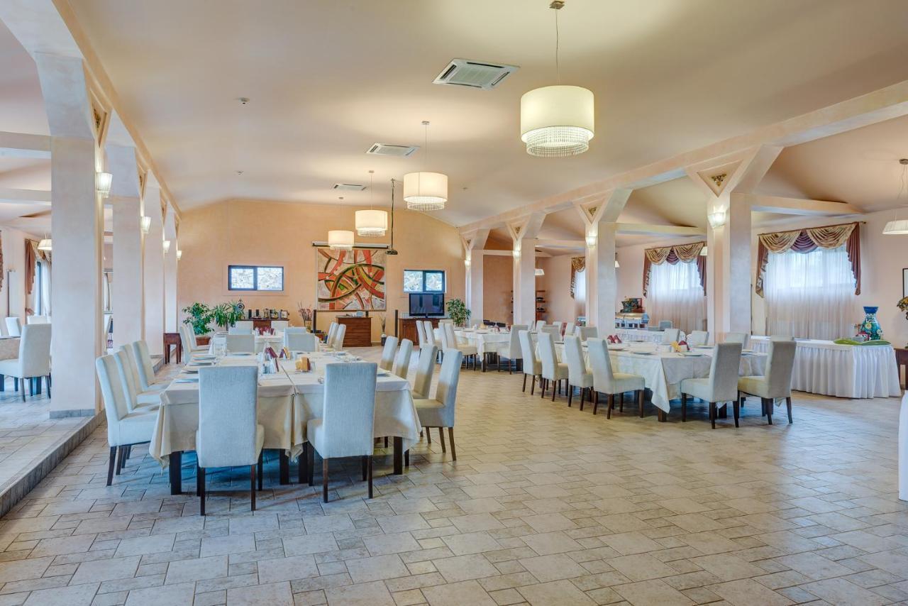 Club Insieme Grand Resort Potlogi Extérieur photo