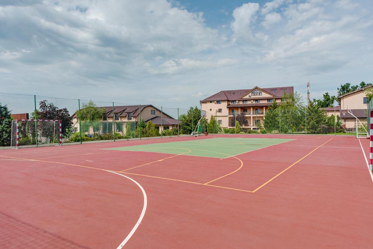 Club Insieme Grand Resort Potlogi Extérieur photo
