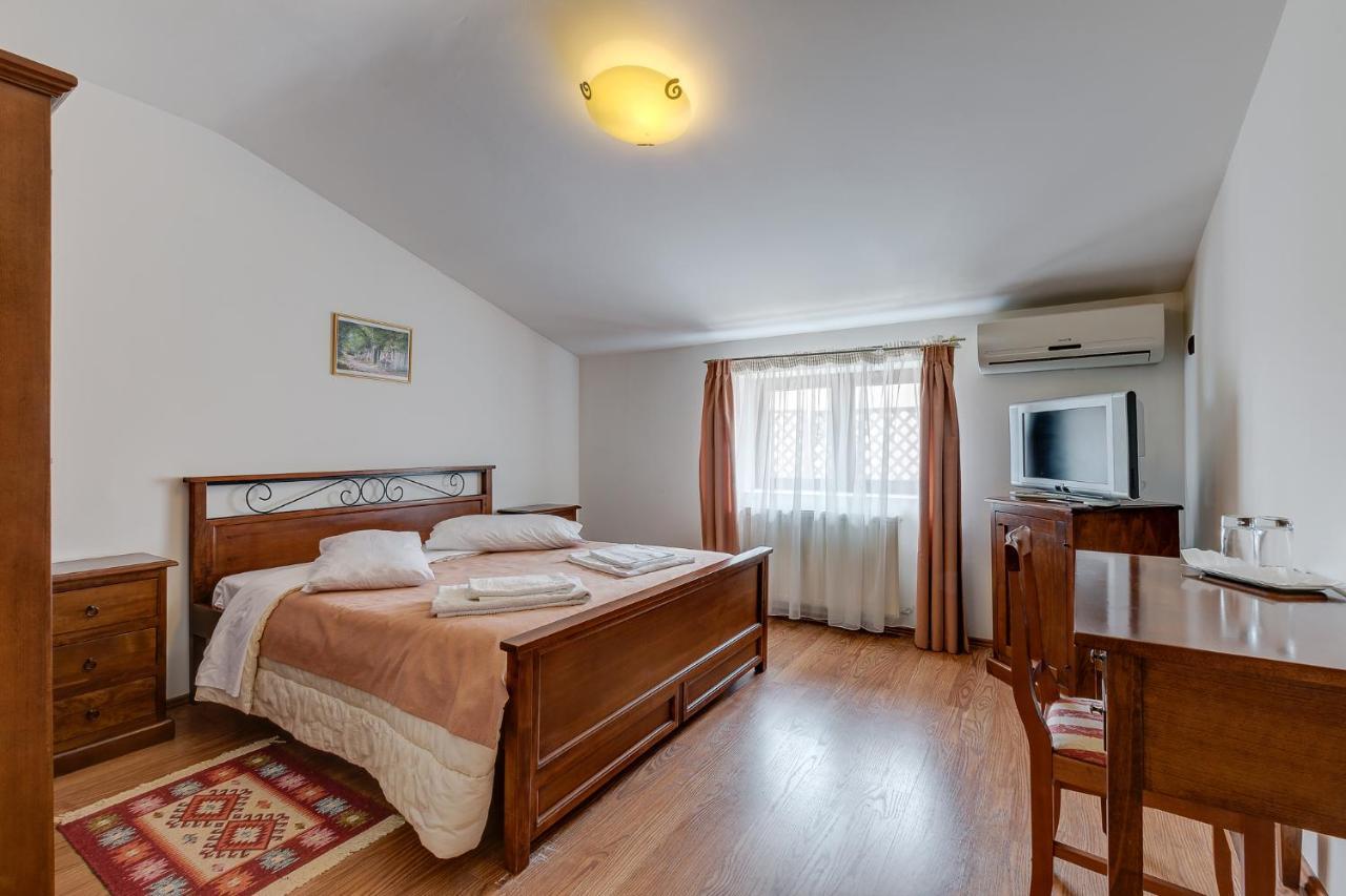 Club Insieme Grand Resort Potlogi Extérieur photo