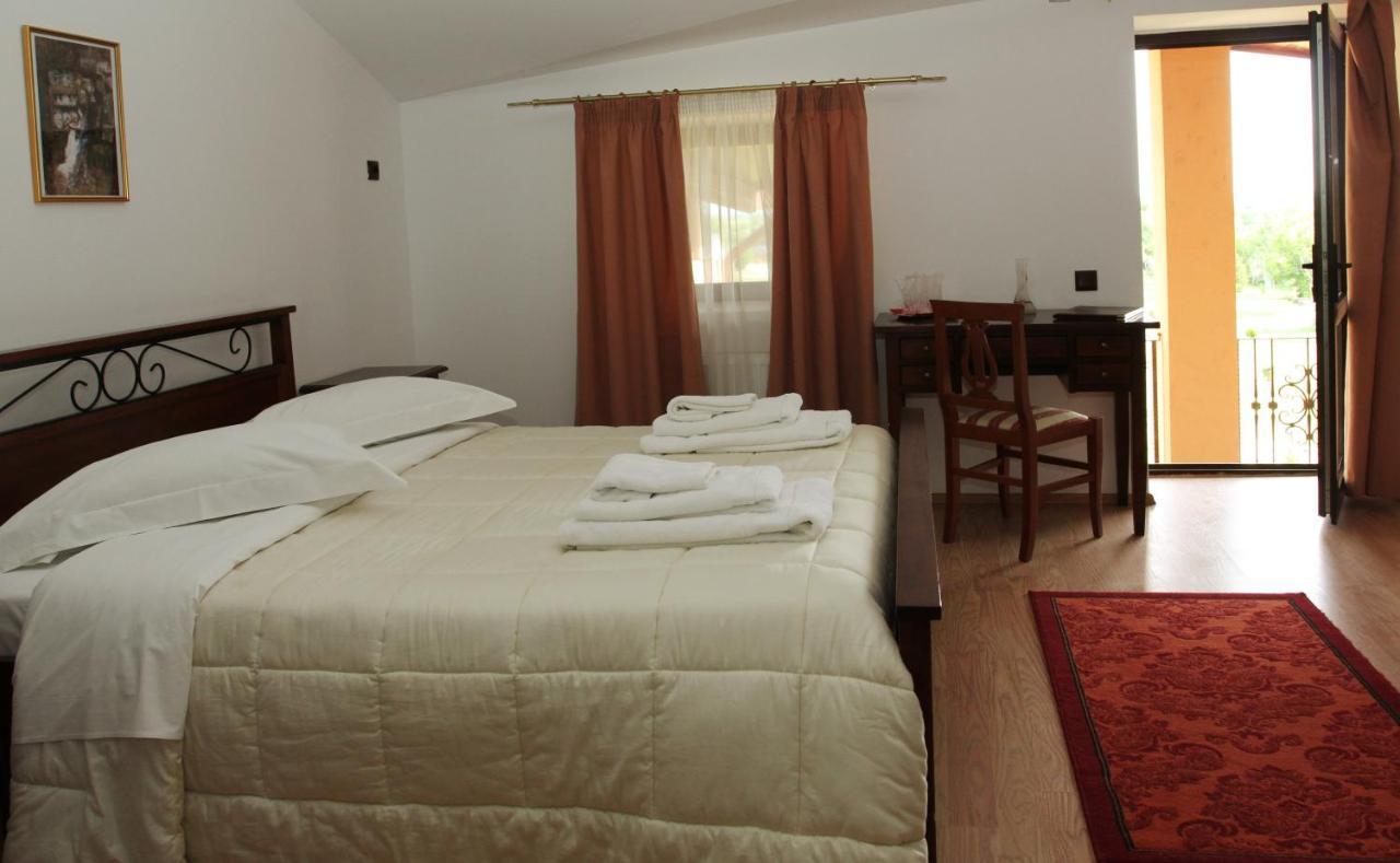 Club Insieme Grand Resort Potlogi Extérieur photo