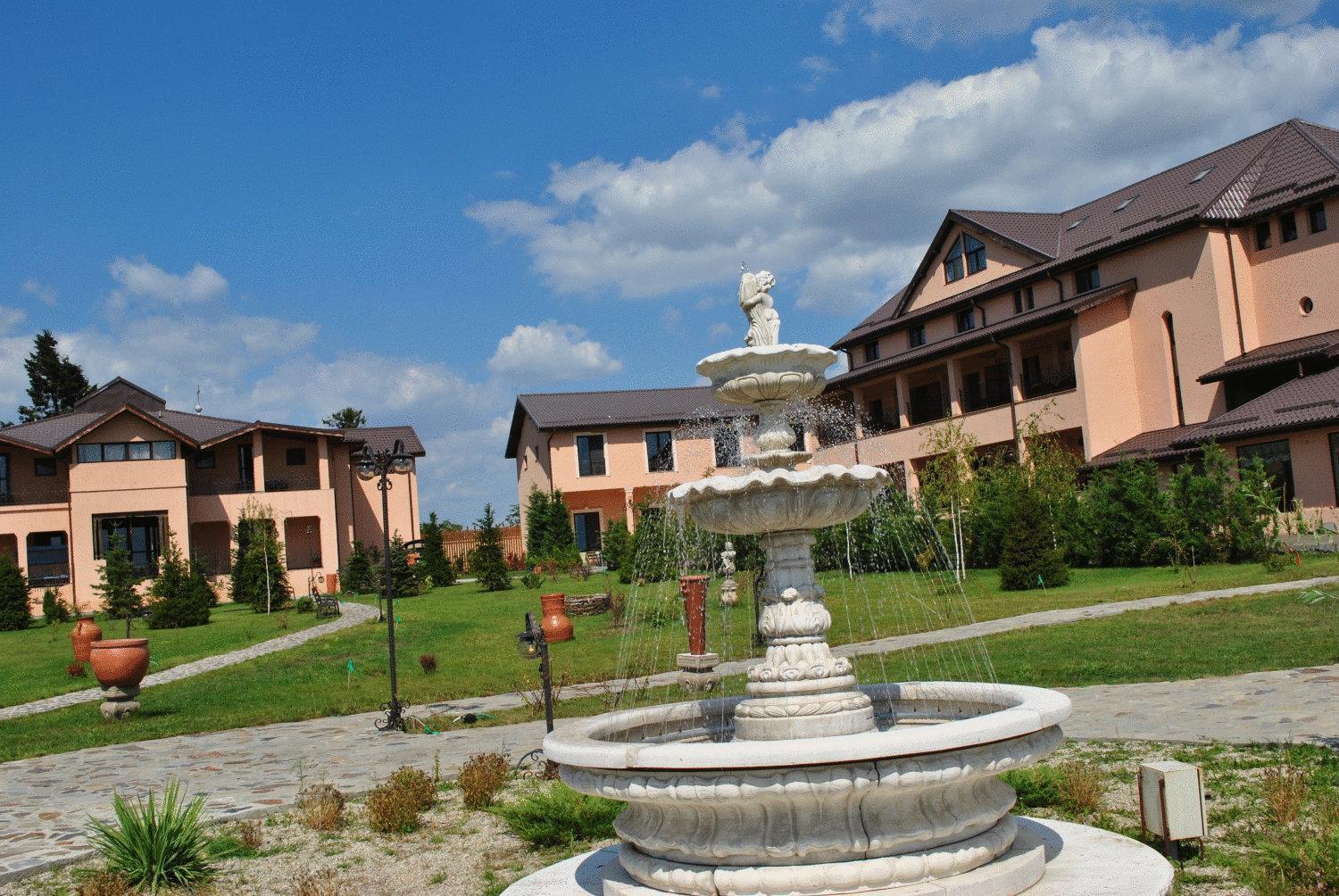 Club Insieme Grand Resort Potlogi Extérieur photo