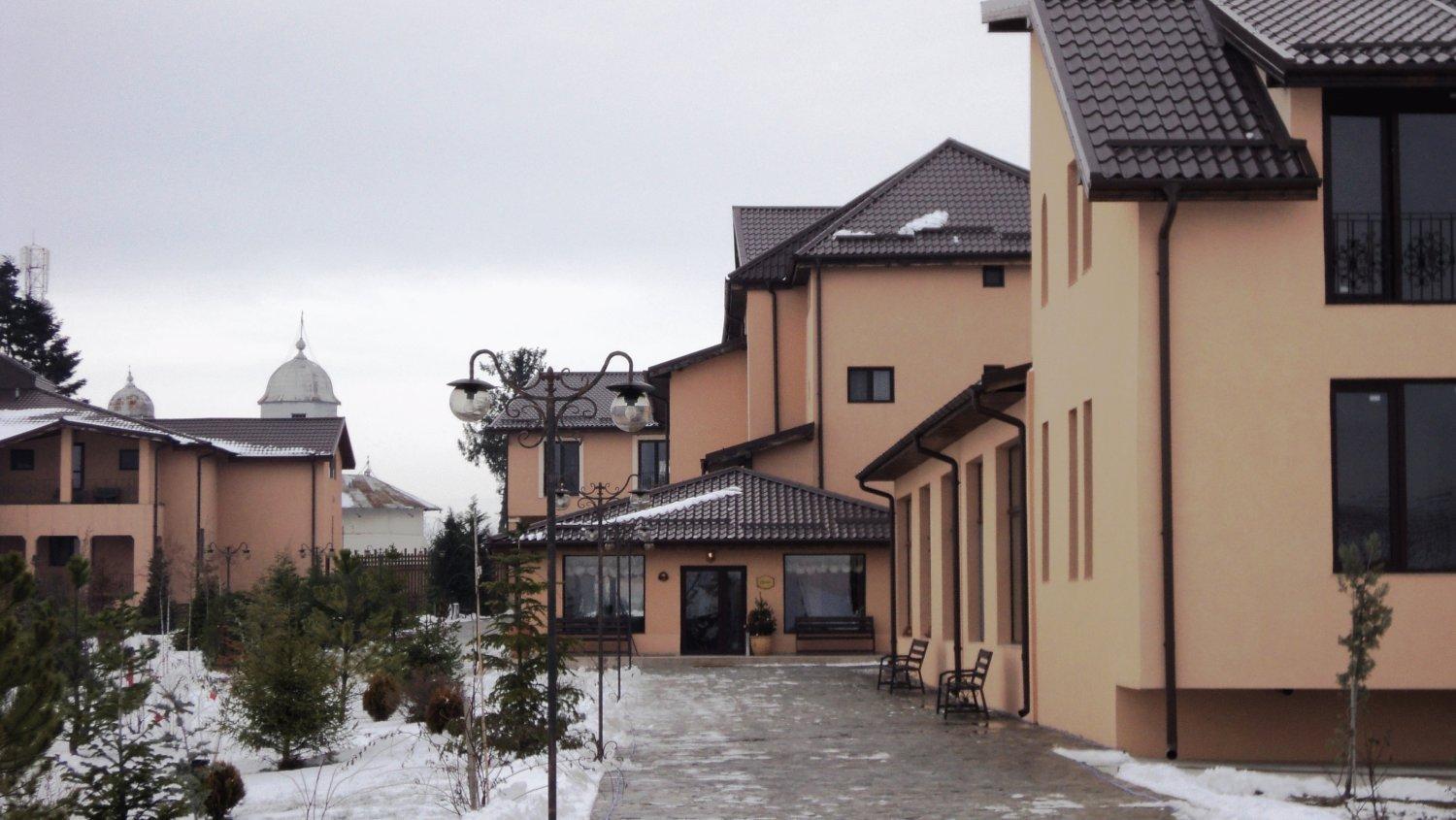 Club Insieme Grand Resort Potlogi Extérieur photo