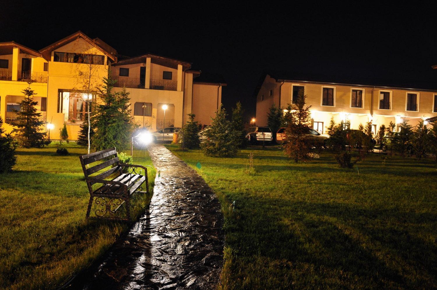 Club Insieme Grand Resort Potlogi Extérieur photo