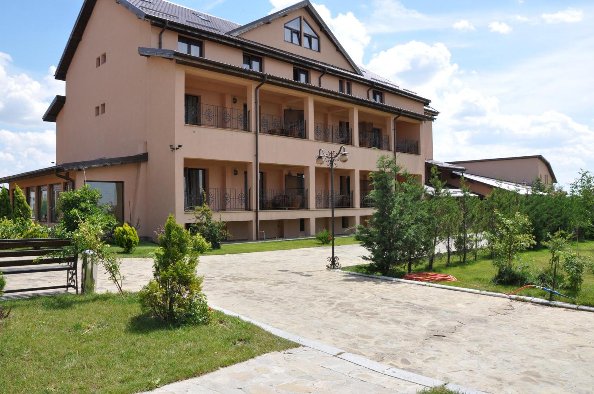 Club Insieme Grand Resort Potlogi Extérieur photo