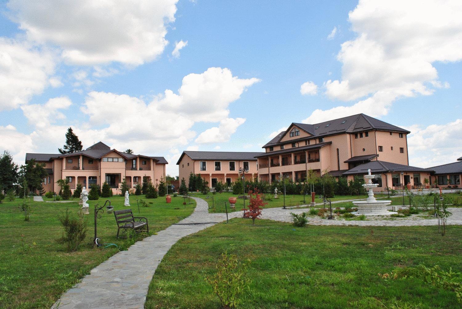 Club Insieme Grand Resort Potlogi Extérieur photo